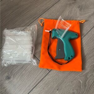 Green Tagging Gun with Accessories